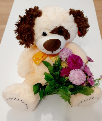 Perro Peluche 32cm Suave Perfumado Con Flores Artificiales