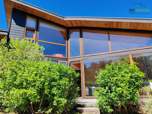 Casa En Venta De 4 Dorm. En Puerto Varas