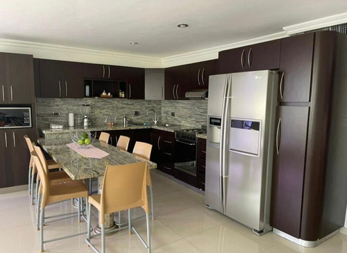 Imagen 2 de 9 de Se Vende Amplia Y Cómoda Casa Bote En Pto La Cruz, Doris Rodriguez, 04261865418