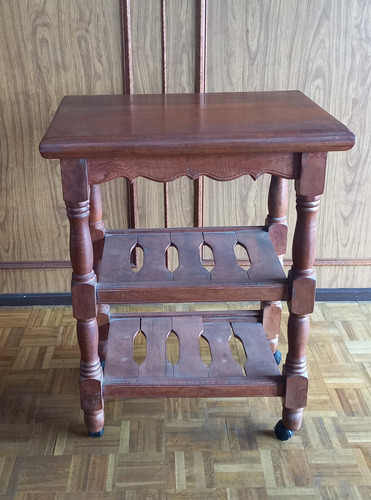Mesita Maciza De Algarrobo Con Estantes Y Rueditas. ... (Usado)