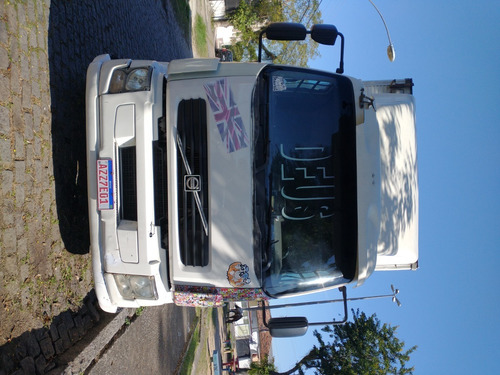 Imagem 5 de 6 de Caminhão Truck Bau