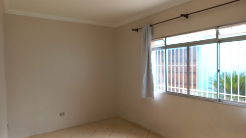 Casa Grande E Espaçosa Com Terraço E Churrasqueira Com Ótima Localização