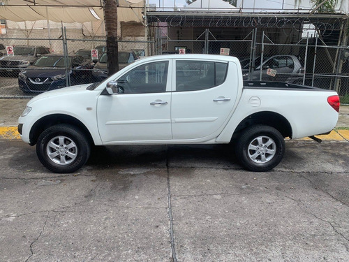 Imagen 3 de 15 de Mitsubishi L200 Diesel Doble Cabina 4x4 2015