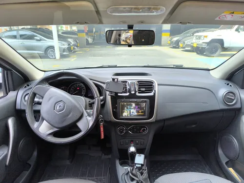 Renault Logan 1.6 Privilege / Intens