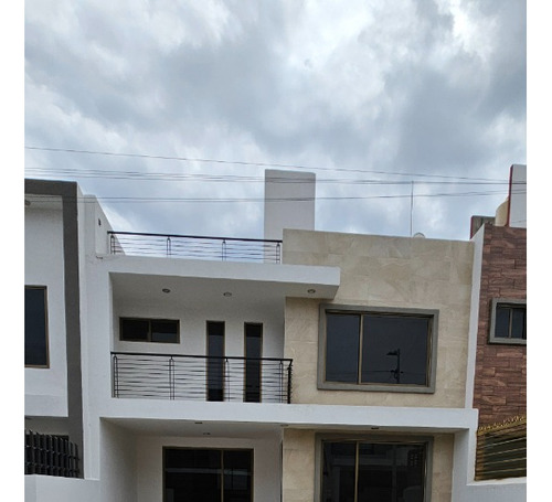 Casa Con Roof Garden Y Habitacion En Planta Baja