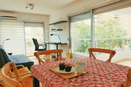 Luminoso En El Corazón De Punta Carretas Con Garage. Vivienda U Oficina/consultorio.muy Buena Orientación.