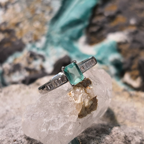 Hermoso Anillo De Esmeralda Colombiana En Plata