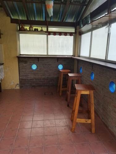 Imagen 9 de 18 de Casa Quinta En Barrio Los Bosquecitos!!!