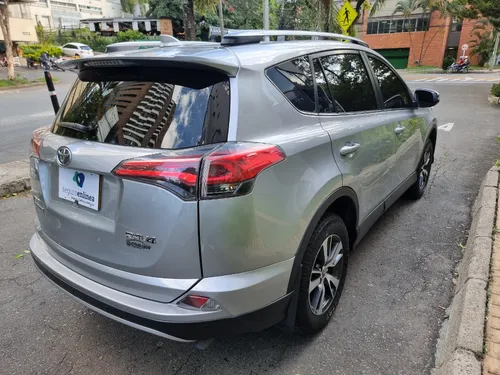 Toyota RAV4 2.0 Street