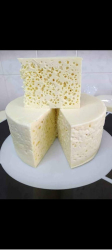 Queijo Meia Cura Furadinho Peça 900gr