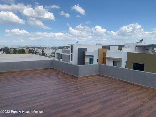 Imagen 19 de 30 de Renta Casa En El Refugio Con Roof Garden