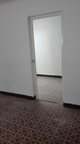 Deposito Con Entrada Para Vehículo. No Cocheras No Talleres