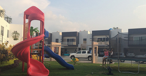 Casa En Venta En Fracc. Real Campestre En Coatzacoalcos, Veracruz En Calle De Cerrada Cardo # 108. Cd*