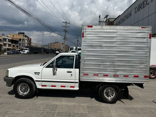 Mazda B2000 2.0 B2000