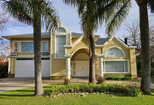 Venta De Casa En Campos De Alvarez Con 4 Habitaciones
