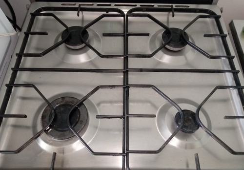 Cocina A Gas. Cuatro Hornillas, Marca Bosh. Usada. (Usado)