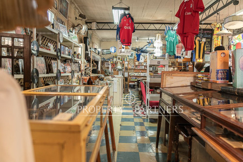 Venta De Emblemático Local Comercial