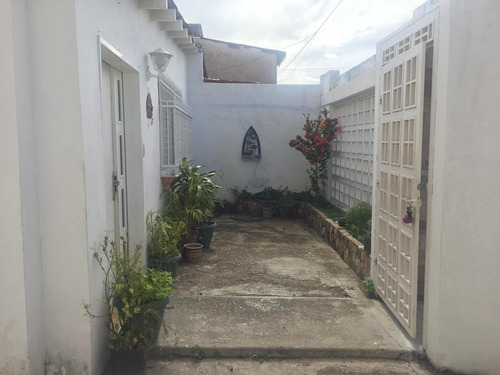 Imagen 26 de 27 de Casa En Venta Urb Las Amazonas Santa Rita 04141291645