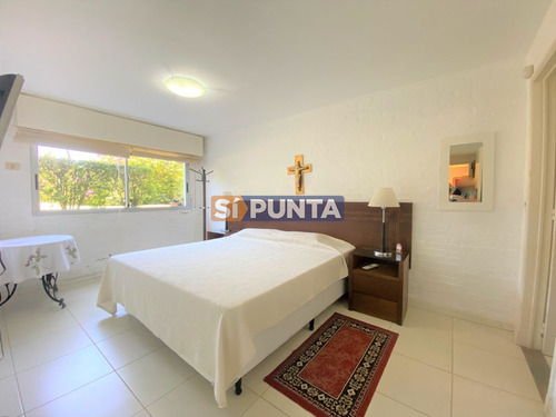 Imagen 11 de 15 de Punta Del Este, 2 Dormitorios Y 2 Baños, Cochera, Terraza Y Parrillero.