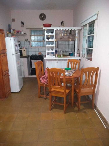 Casa Céntrica Con Local Comercial. San Miguel Del Monte