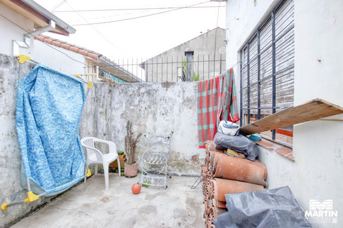 Dúplex De 3 Ambientes En Una Planta Con Patio - Martínez, Próximo A La Plaza.