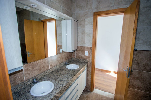 Casa Em Cavalhada Com 3 Dormitórios - Lu429078