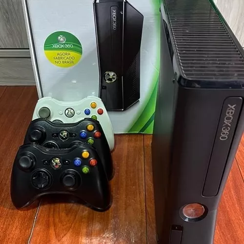 Microsoft Xbox 360 Super Slim 250gb + 3 Jogos 2 Controles Standard