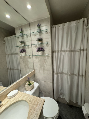 Hermoso Departamento Las Condes, 2d+2b Con Estacionamiento