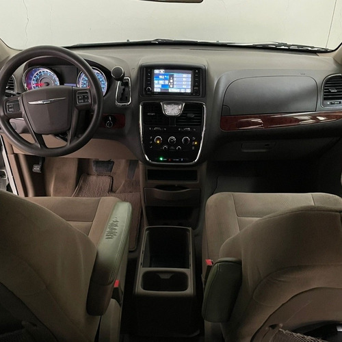 Imagen 8 de 12 de Chrysler Town & Country 2014 3.6 Lx Automática
