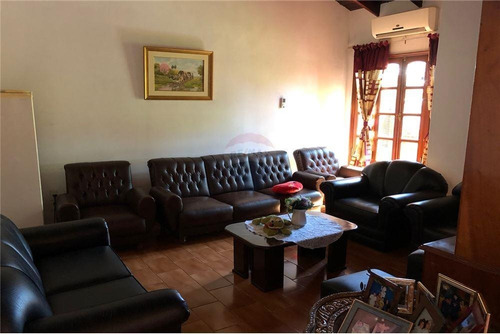 Imagen 3 de 15 de Vendo Casa Sobre Avenida, Frente Al Sambódromo: 4 Habitaciones Y 3 Baños