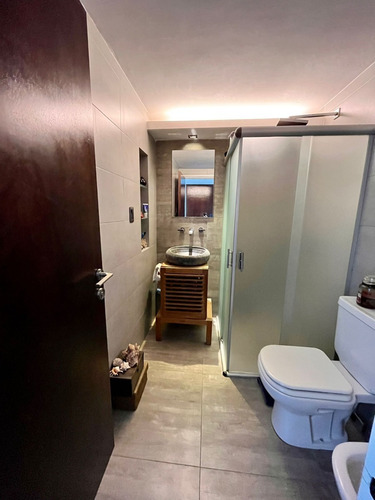 Imagen 17 de 22 de Apartamento De Diseño Remodelado Piso Alto Sobre Rambla Bajo De Precio! El Mejor Punto De Montevideo Y La Mejor Vista