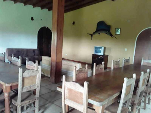 Estupenda Casa Estilo Colonial, Con Mas De 3 Hectareas De Terreno, Pozo Propio, Planta Electrica, Con Maravillosas Areas De Recreacion, Caney, Piscina, Patio De Bolas Criolla, Parque Infantil, Cancha