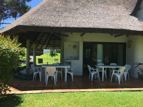 Casa En Venta De 4 Dormitorios En Playa Mansa