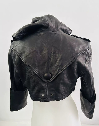 Campera Cuero Crop Capucha Rare Mike & Chris Campera Celebs (Usado)