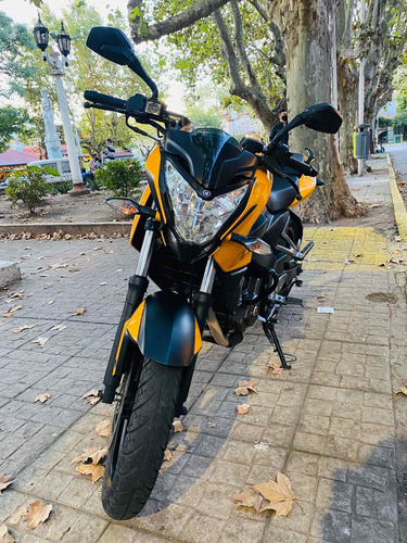 Bajaj Ns200