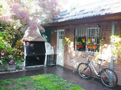 Imagen 1 de 6 de Venta Casa 4 Amb Con Lote Propio, Castelar.