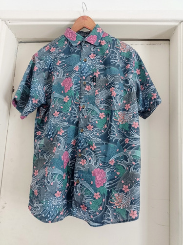 Camisa Hawaiana Estampada Flores Peces Koi