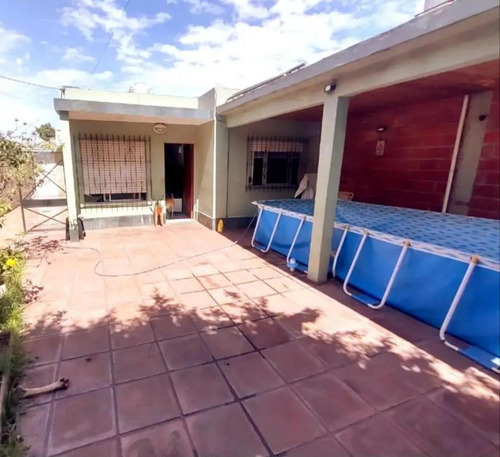 Casas En Venta - 2 Dormitorios 2 Baños - 300mts2 - Morón