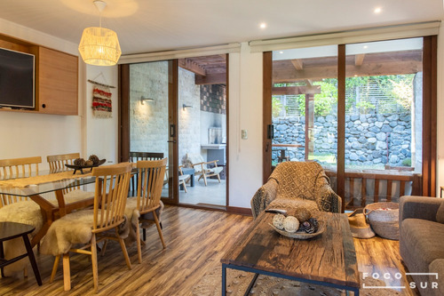 Casa Estilo Townhouse 3d/2b Con Quincho Techado.