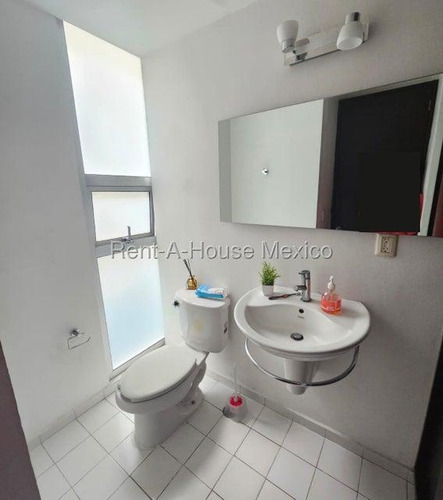 Departamento En Venta En Calle Lago Onega, Granada Gis 25-1182