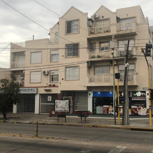 Departamento De 2 Ambientes Amplio Con Balcon