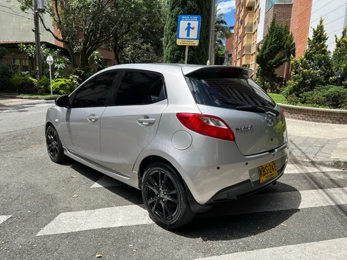 Mazda 2 1.5 Hatchback Automático 2010