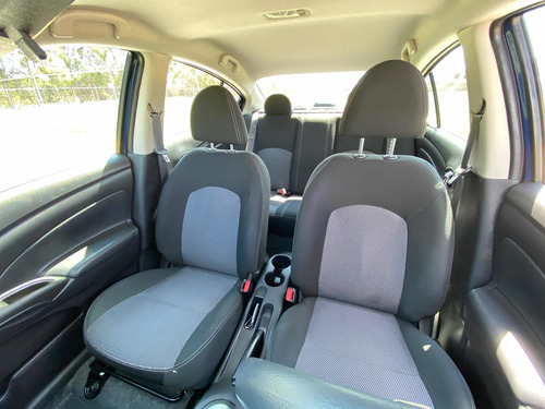 Imagen 14 de 15 de Nissan Versa 2018 1.6 Sense At