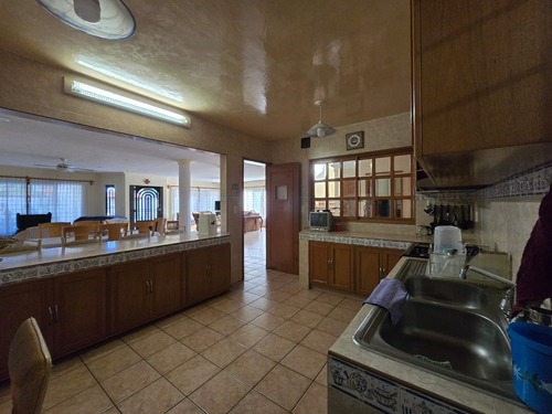 Casa En Venta En Brisas De Cuautla Con Amplio Jardín