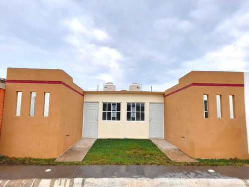 Imagen 2 de 12 de Casa Sola En Venta Lomas De Río Medio Cuatro