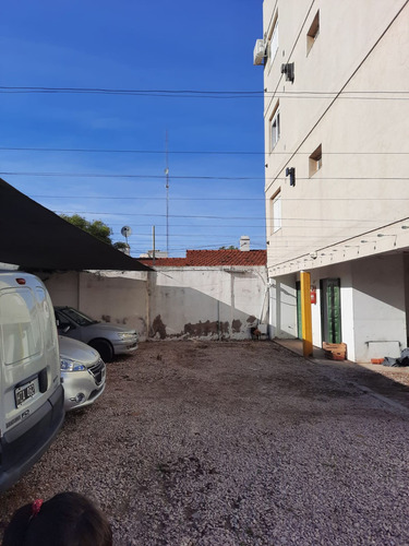 Cochera En Barrio Universitario .
