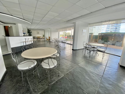 Venta De Apartamento De 1 Dormitorio En Brava En Edificio Torre Marina Punta Del Este