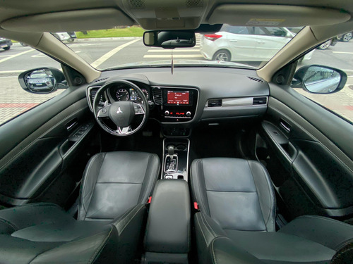 Mitsubishi Outlander 3.0 MIVEC V6 GASOLINA HPE-S AWD AUTOMÁTICO
