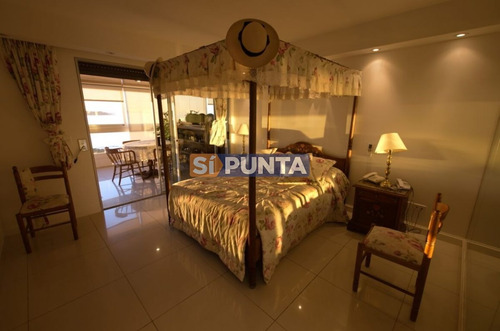 Imagen 15 de 24 de Apartamento En Playa Mansa 3 Dormitorios Alquiler
