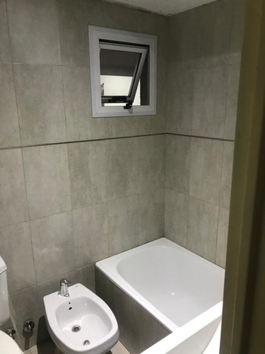 Imagen 5 de 11 de Monoambiente En Venta De Excelente Ubicación En Lomas De Zamora